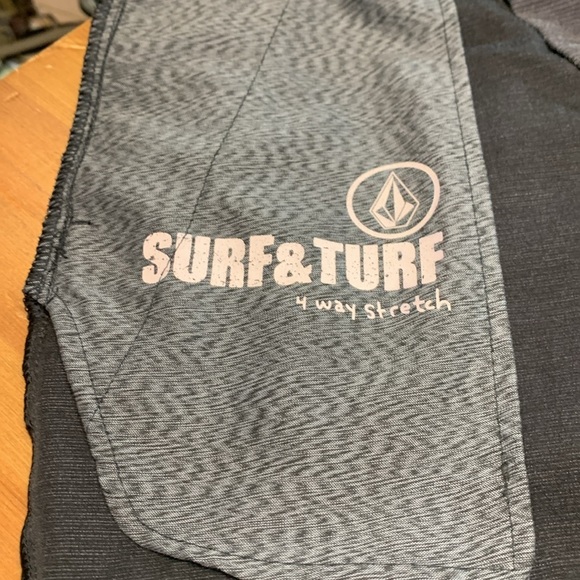 Volcom Surf & Turf Board Shorts- Lightweight, Quick Dry - Picture 10 of 11